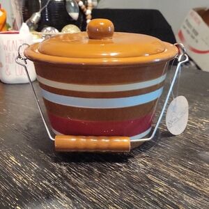 Ceramic " Chili Crock" NWT,metal/ Ceramic Handle,NWT